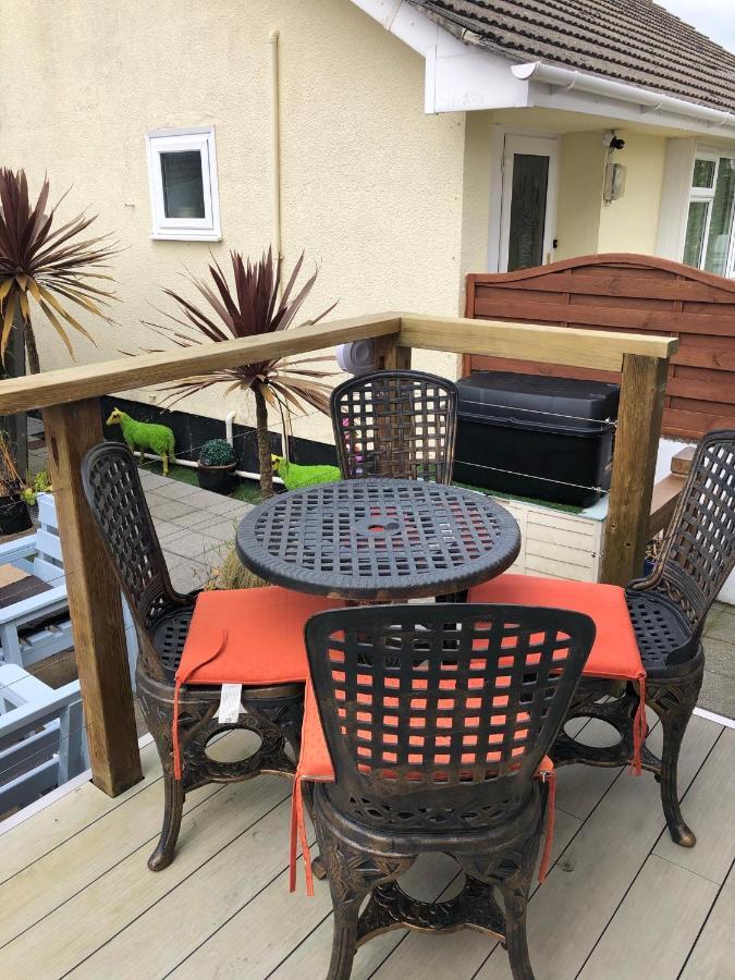 Six By The Sea - 2 Bed House - A Little Something For Everyone Saint Columb Minor Bagian luar foto