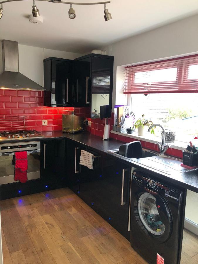 Six By The Sea - 2 Bed House - A Little Something For Everyone Saint Columb Minor Bagian luar foto
